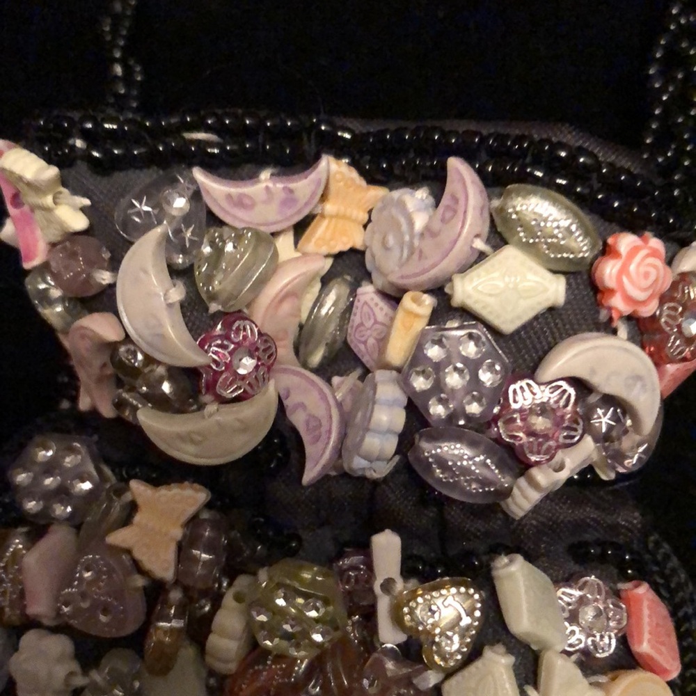 Small Beaded Draw-string Pouch - Picture 4 of 6